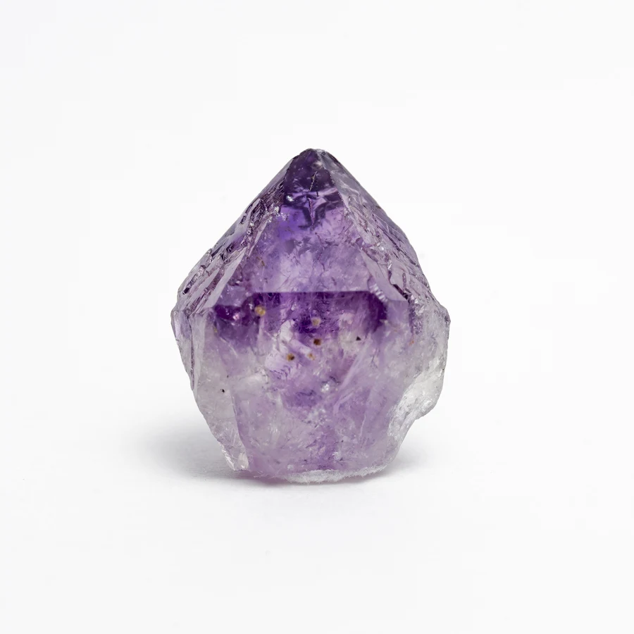 紫色のアメジスト結晶