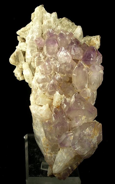 エレスチャルクォーツ（骸晶状の成長を示す水晶）の実物標本