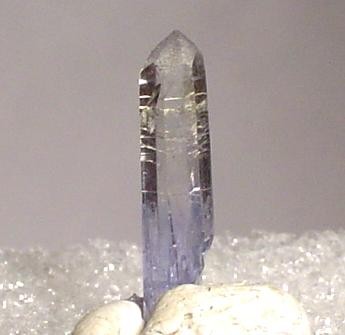 ジェレメジェバイトの実物結晶