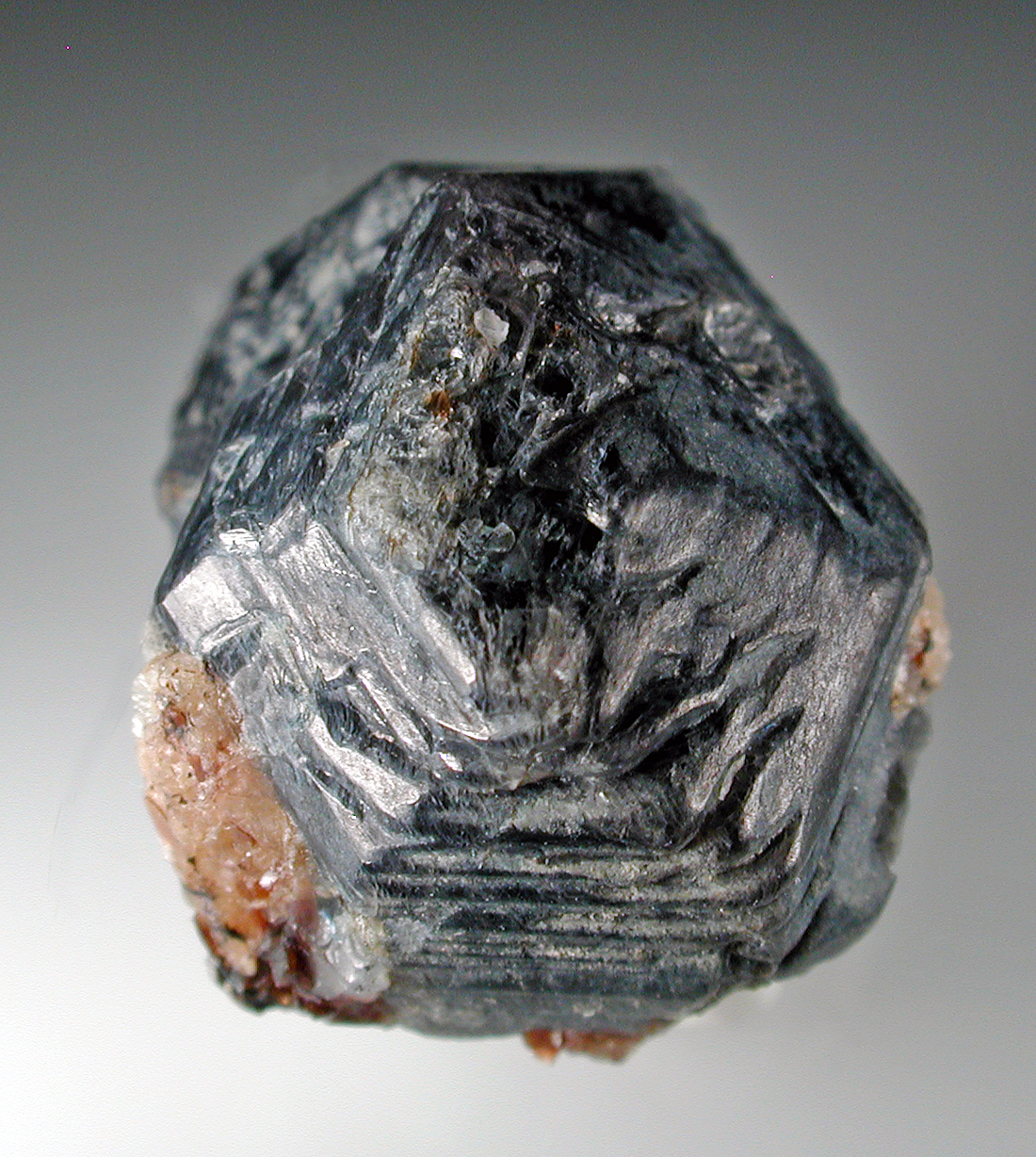 サファリン（Sapphirine）の実物標本